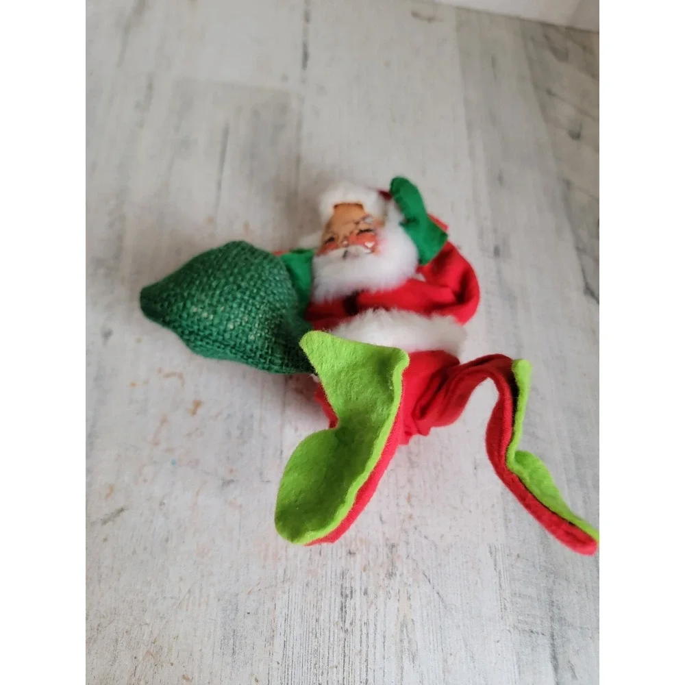 Annalee Santa Claus sitting gift bag Xmas vintage mobility doll home decor